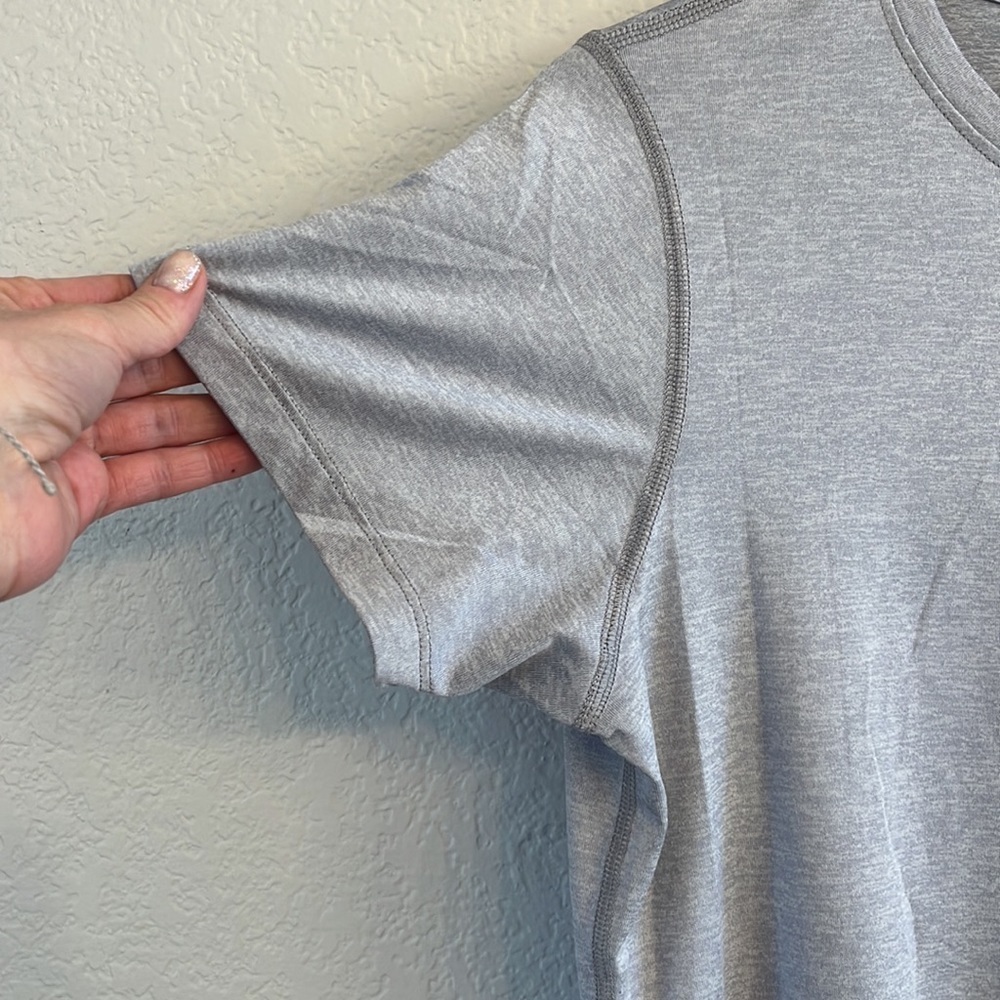 The North Face Elevation Tee Shirt Dri Fit Gray size Medium - Picture 5 of 7